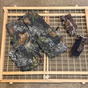 Boys Camo Hunting Pants Mossy Oak/Gloves